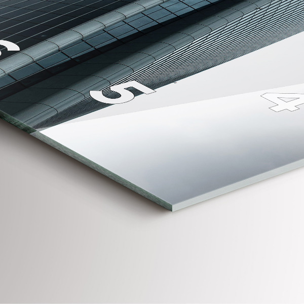 Szögletes fali üvegóra Felhőkarcoló Milánóban