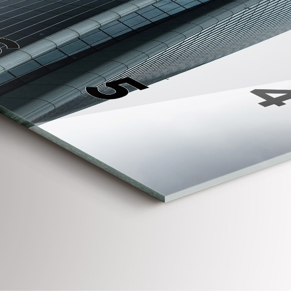 Szögletes fali üvegóra Felhőkarcoló Milánóban