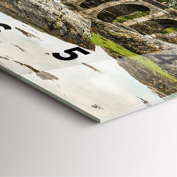 Szögletes fali üvegóra Eilean Donan kastély Skóciában