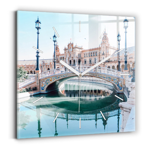 Szögletes fali üvegóra Plaza de Espana Sevillában