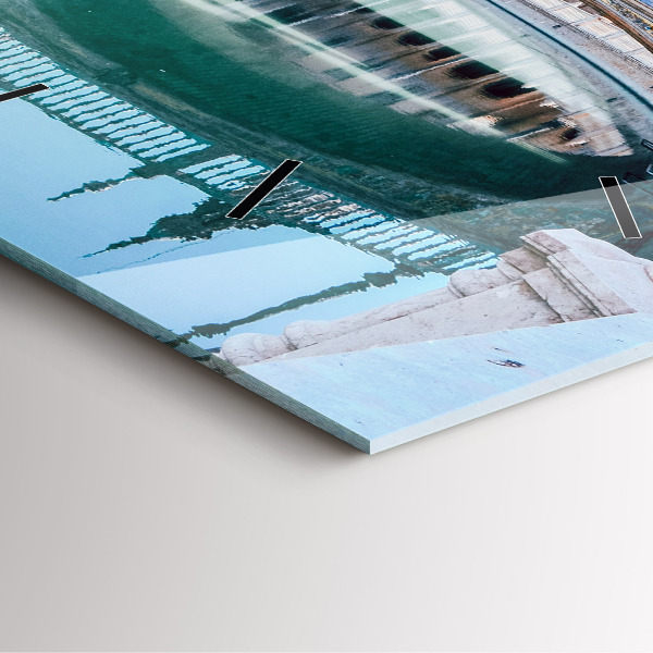 Szögletes fali üvegóra Plaza de Espana Sevillában