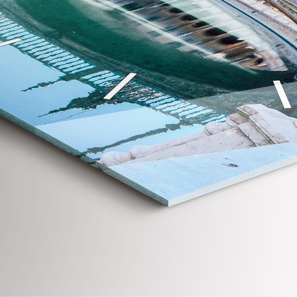 Szögletes fali üvegóra Plaza de Espana Sevillában