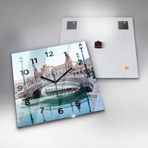 Szögletes fali üvegóra Plaza de Espana Sevillában