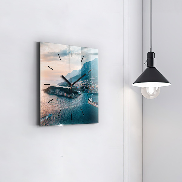 Szögletes fali üvegóra Sziget Horvátországban