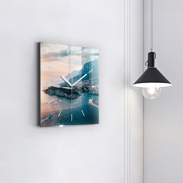 Szögletes fali üvegóra Sziget Horvátországban