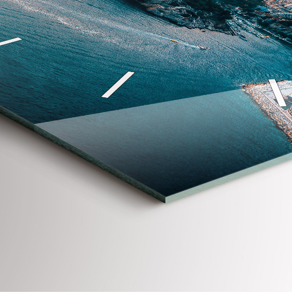 Szögletes fali üvegóra Sziget Horvátországban