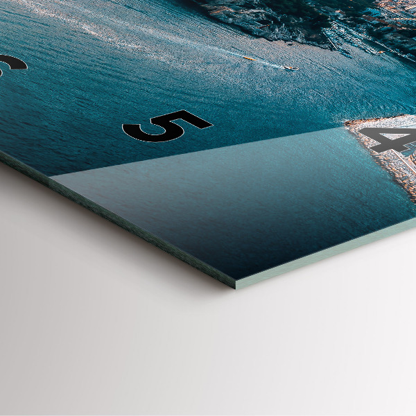 Szögletes fali üvegóra Sziget Horvátországban