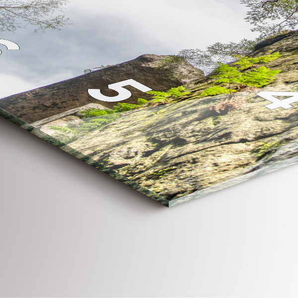 Szögletes fali üvegóra Rockváros Csehországban