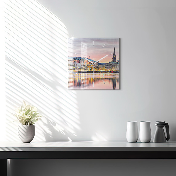 Szögletes fali üvegóra Alster Hamburgban
