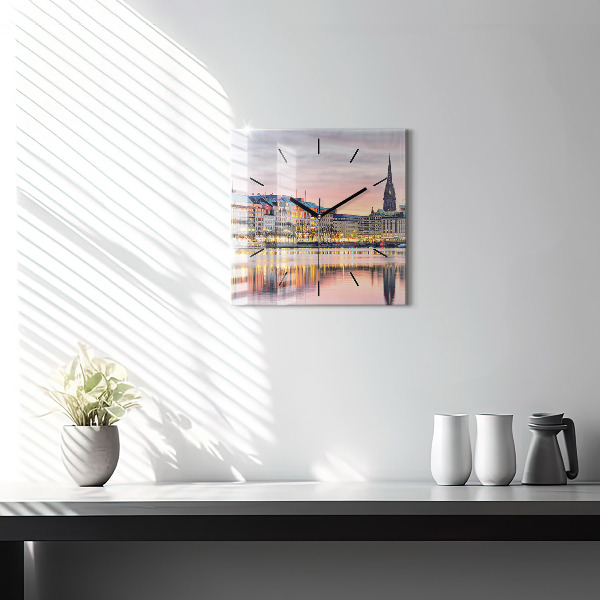 Szögletes fali üvegóra Alster Hamburgban
