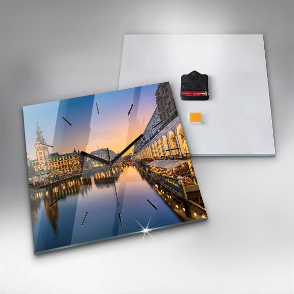 Szögletes fali üvegóra Hamburg városháza