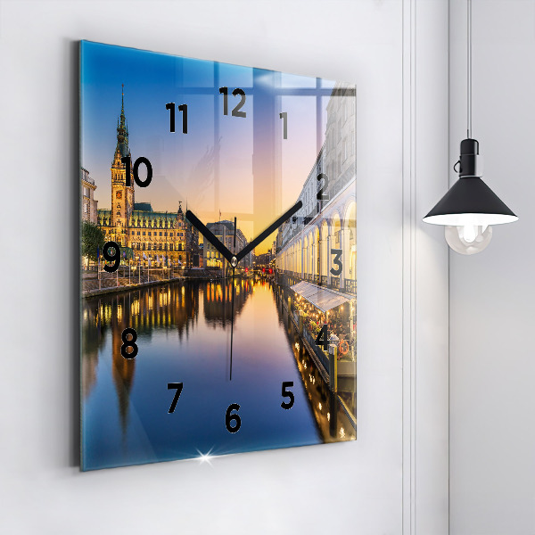 Szögletes fali üvegóra Hamburg városháza