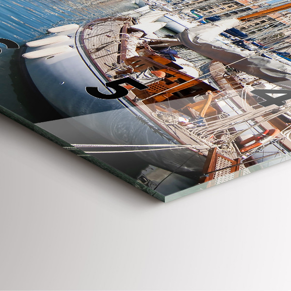 Szögletes fali üvegóra Marina Marseille Franciaországban