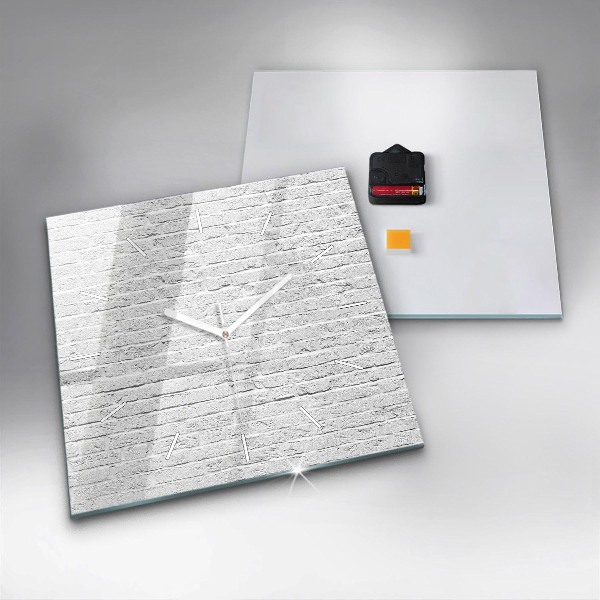 Szögletes fali üvegóra Egy fal világos téglából