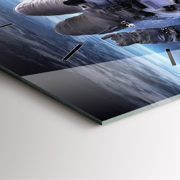 Szögletes fali üvegóra Űrhajós a föld felett