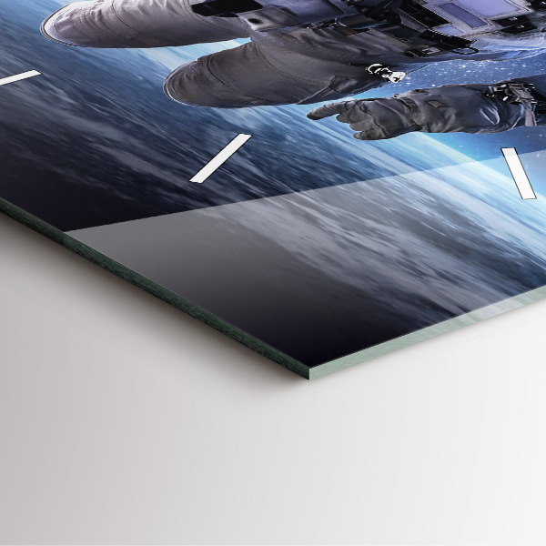 Szögletes fali üvegóra Űrhajós a föld felett