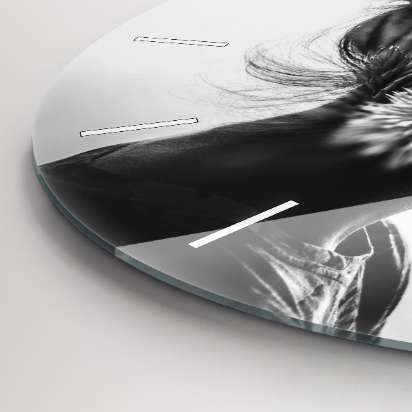 Kerek fali üvegóra Egy nő portréja