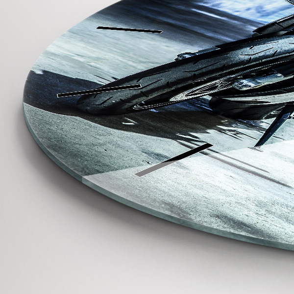 Kerek fali üvegóra Motorkerékpár a sikátorban