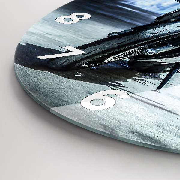 Kerek fali üvegóra Motorkerékpár a sikátorban