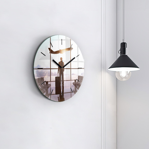 Kerek fali üvegóra Férfi a repülőtéren