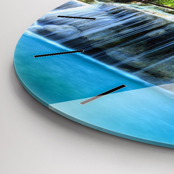 Kerek fali üvegóra Vízesés az erdőben