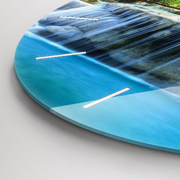 Kerek fali üvegóra Vízesés az erdőben