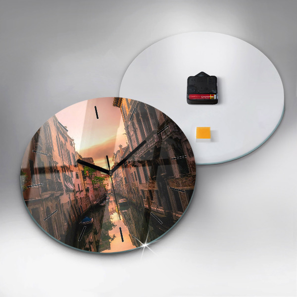 Kerek fali üvegóra Kilátás a csatornára a városban