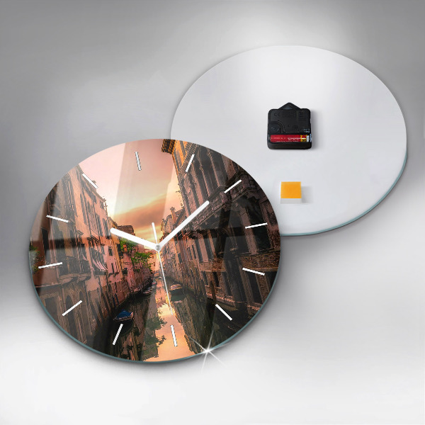 Kerek fali üvegóra Kilátás a csatornára a városban