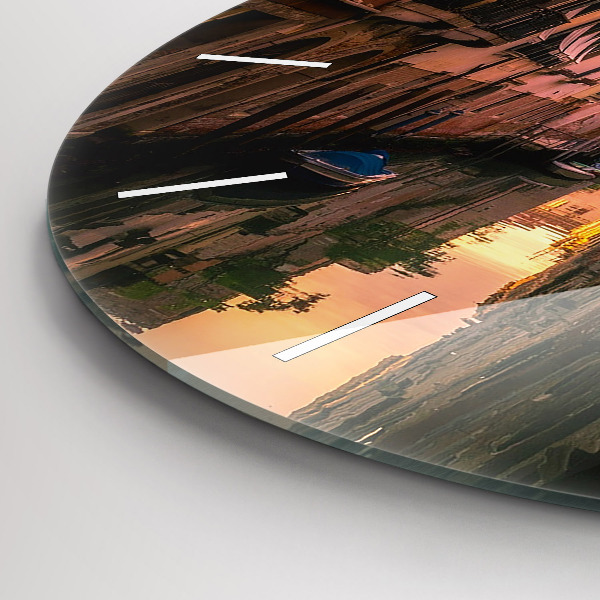 Kerek fali üvegóra Kilátás a csatornára a városban