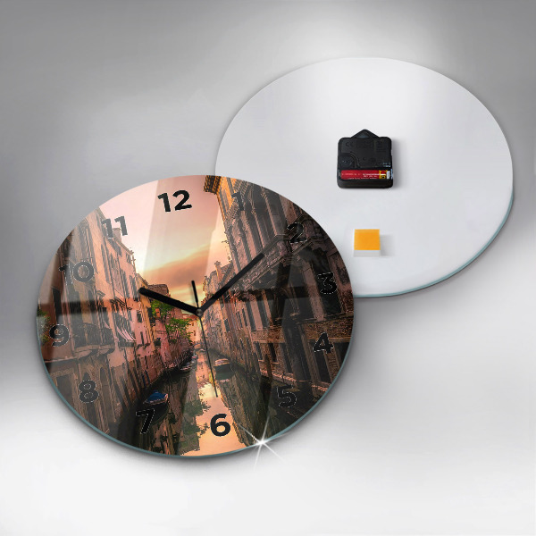 Kerek fali üvegóra Kilátás a csatornára a városban