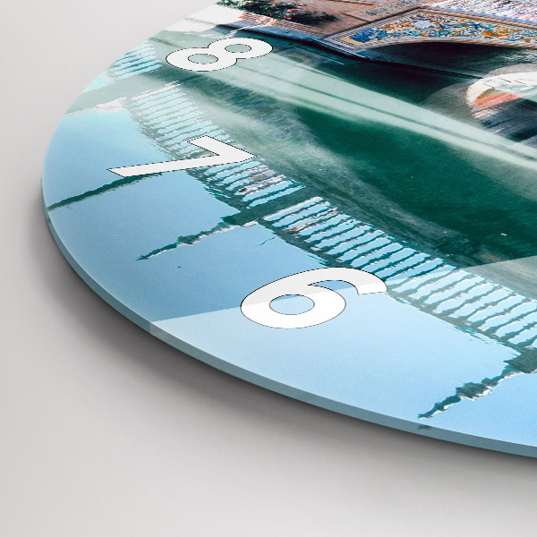 Kerek fali üvegóra Plaza de Espana Sevillában